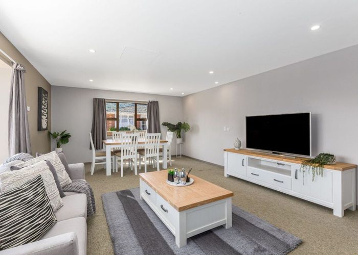  at 4 Oxford Crescent, Ebdentown, Upper Hutt, Wellington