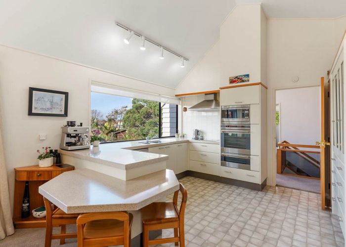  at 2/4 Oban Road, Browns Bay, North Shore City, Auckland