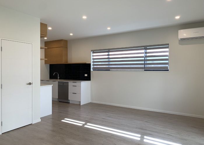  at 1/18 Kaimai Avenue, Massey, Waitakere City, Auckland