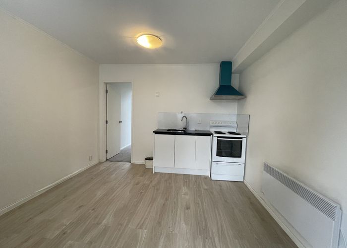  at 4/2 Waitati Place, Avondale, Auckland