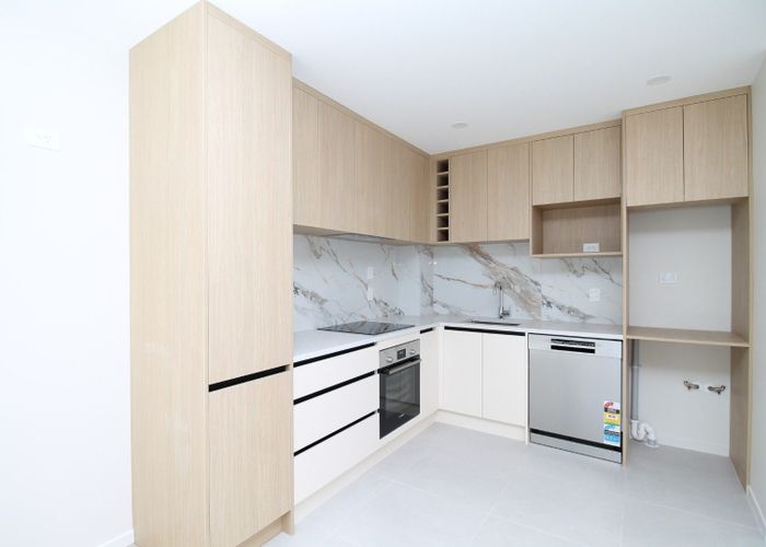  at 7E Spears Place, Botany Downs, Manukau City, Auckland