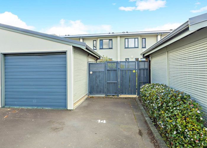  at 14/2 Armoy Drive, Dannemora, Manukau City, Auckland