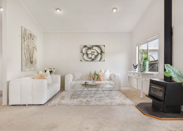  at 2/213 Rangatira Road, Beach Haven, North Shore City, Auckland