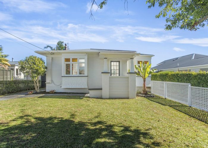  at 1/30 Bayswater Avenue, Bayswater, Auckland
