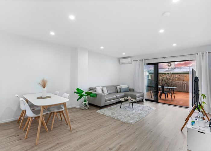  at 37 Eileen Newey Place, Henderson, Waitakere City, Auckland