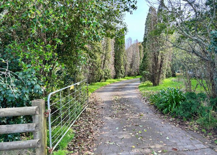  at 68 Derbyshire Lane, Karaka, Papakura