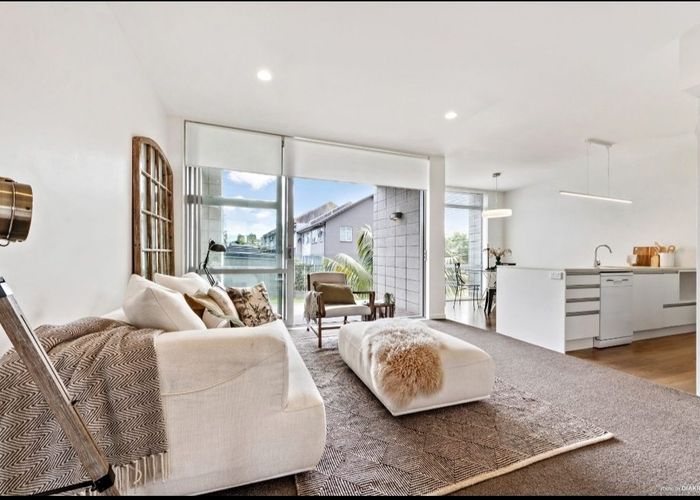  at 421 Murphys Rd, Flat Bush, Manukau City, Auckland