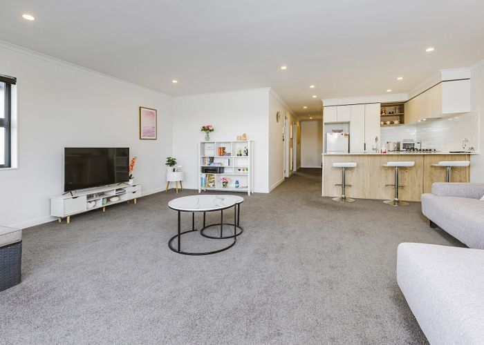  at Unit 304/26 Shortfin Place, Flat Bush, Manukau City, Auckland