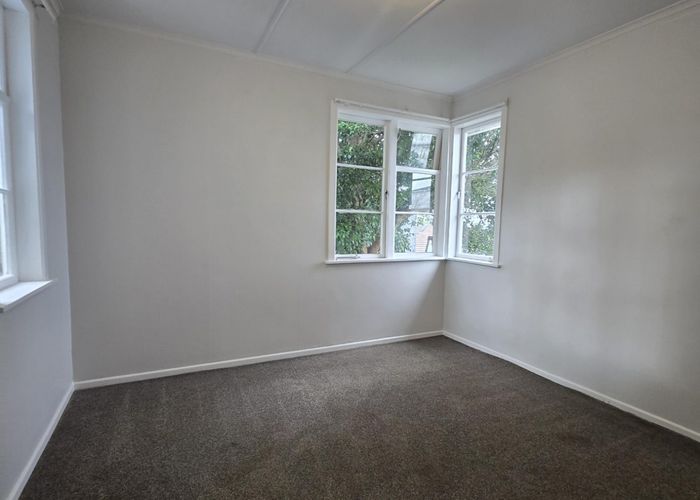  at 3 Donovan Avenue, Massey, Waitakere City, Auckland