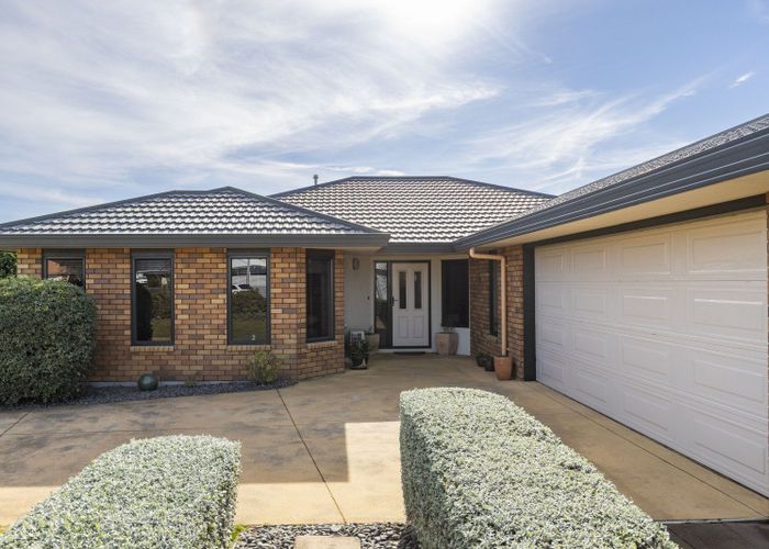  at 6 Royal Heights, Glen Avon, New Plymouth, Taranaki