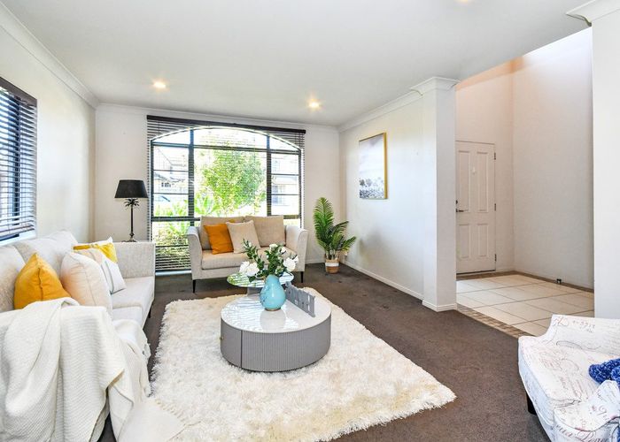  at 11 Woodberry Drive, Flat Bush, Auckland