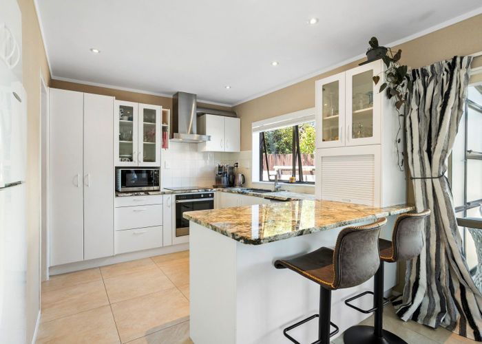  at 2/22 Bramley Drive, Farm Cove, Manukau City, Auckland