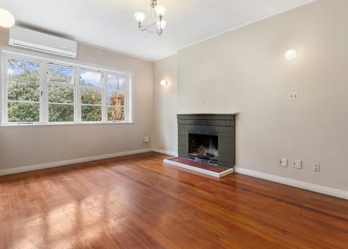  at 16 De Luen Street, Point Chevalier, Auckland City, Auckland