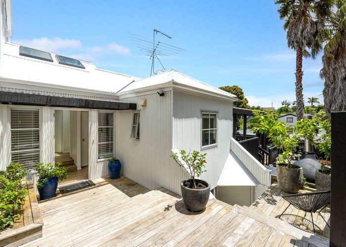  at 1/35 Newhaven Terrace, Mairangi Bay, North Shore City, Auckland