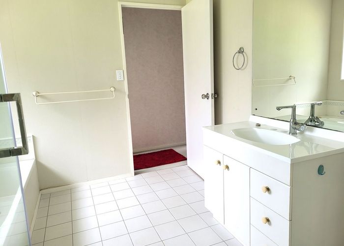  at 14 Lanier Place, Glendene, Waitakere City, Auckland