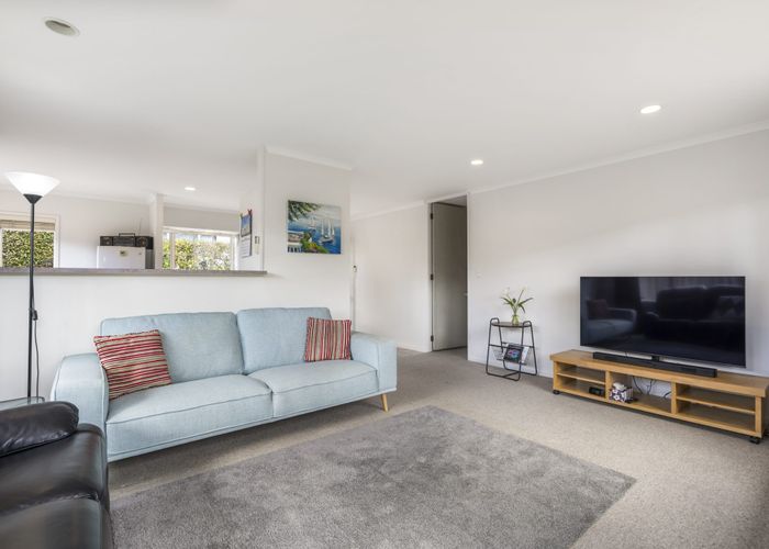  at 2/42 Rua Road, Glen Eden, Waitakere City, Auckland