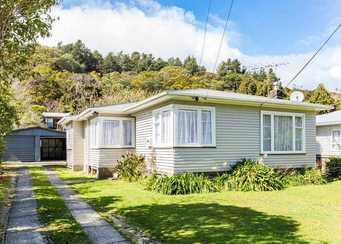  at 21 Peel Place, Wainuiomata, Lower Hutt, Wellington