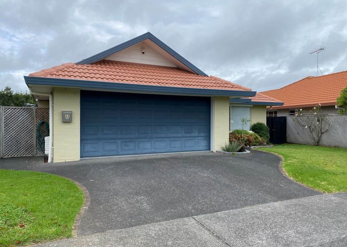  at 22 Gillett Place, Botany Downs, Auckland