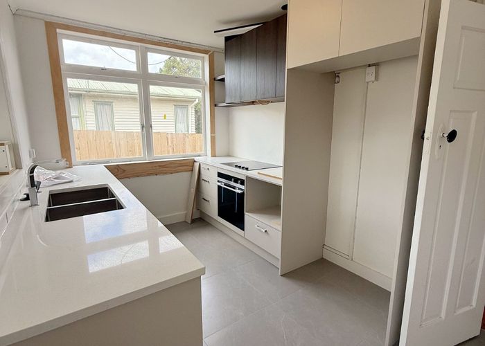  at 12 Hutchinson Ave, New Lynn, Waitakere City, Auckland