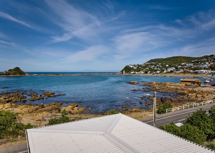  at 196 The Esplanade, Island Bay, Wellington