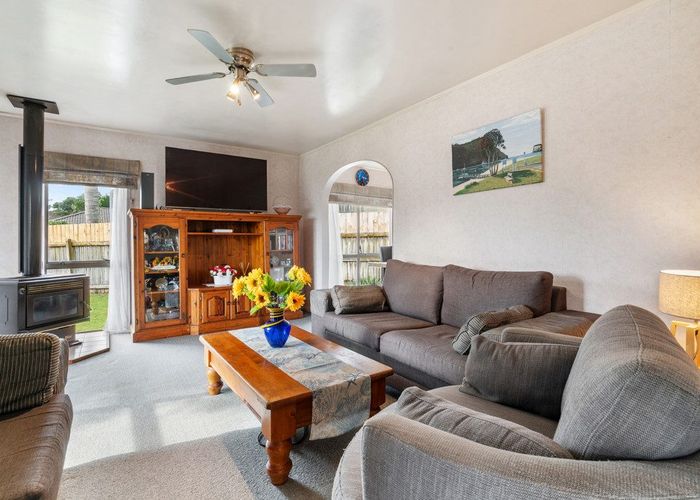  at 5 Aronia Way, Goodwood Heights, Auckland