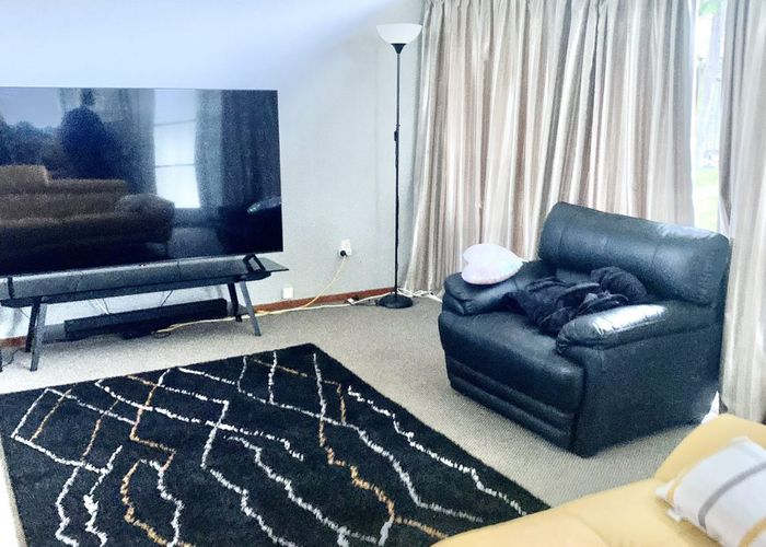 at 21 Riverpark Cres, Henderson, Waitakere City, Auckland