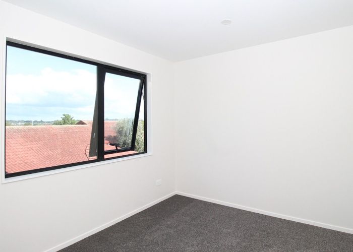  at 7E Spears Place, Botany Downs, Manukau City, Auckland