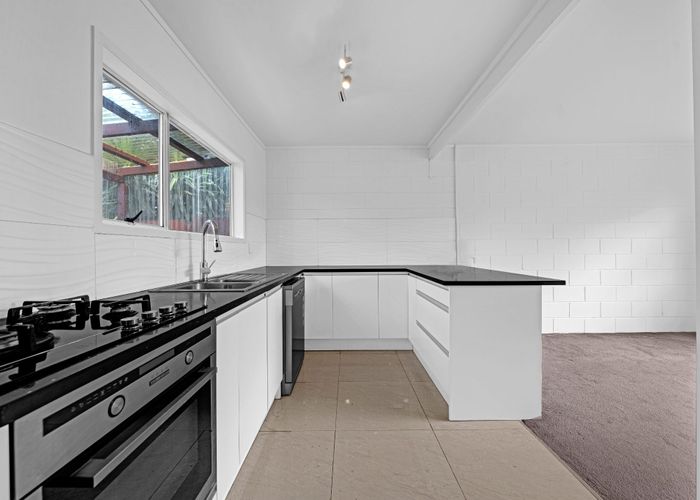  at 2/94 Chivalry Road, Glenfield, North Shore City, Auckland