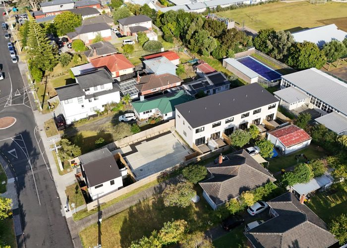  at 2/15 Toru Street, Te Atatu Peninsula, Waitakere City, Auckland