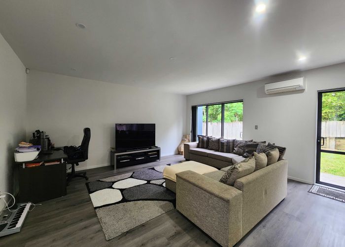  at 8B Carlos Drive, Flat Bush, Manukau City, Auckland