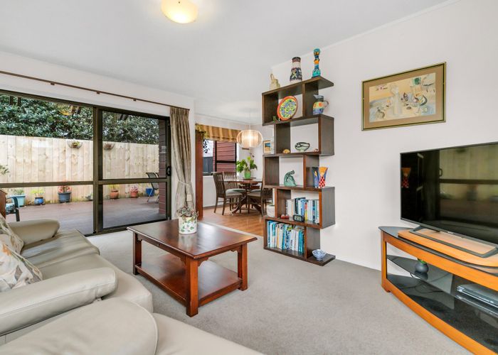  at 2/255 Meola Road, Point Chevalier, Auckland