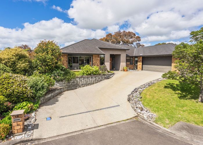  at 15 Fairway Oaks Drive, Waikanae Beach, Waikanae