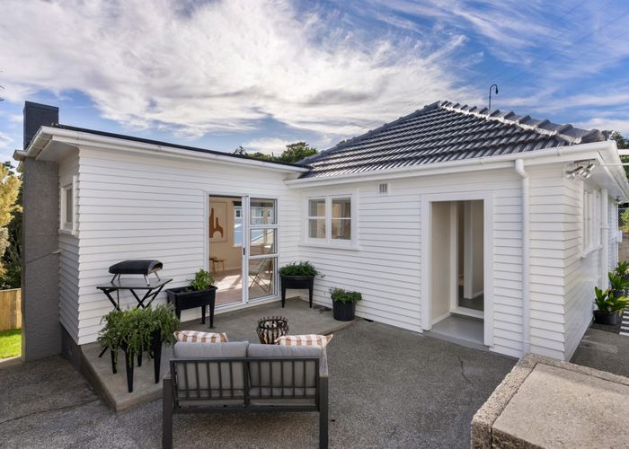  at 49 Lyndfield Lane, Newlands, Wellington
