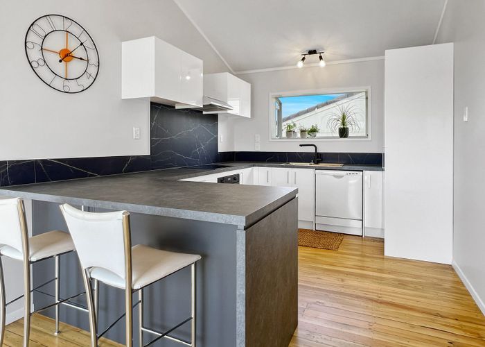  at 1/87 Sunset Road, Totara Vale, Auckland
