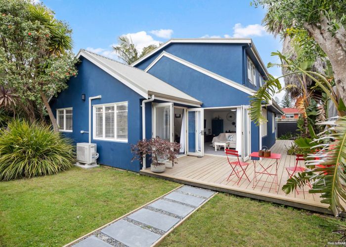  at 1/16 Stratford Avenue, Milford, Auckland