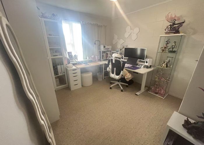 at 8 Dinglebank Road, Mount Wellington, Auckland