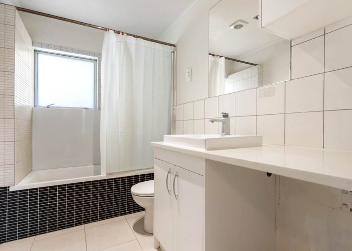  at 2/20 Juniper Road, Sunnynook, North Shore City, Auckland