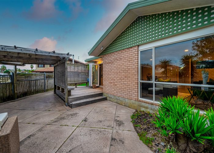  at 2/116 Meadowland Drive, Somerville, Auckland