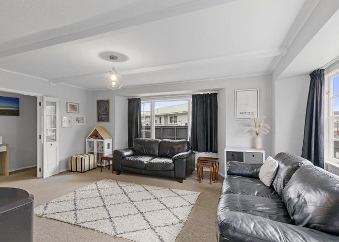  at 9 Bonnie Glen Crescent, Ebdentown, Upper Hutt