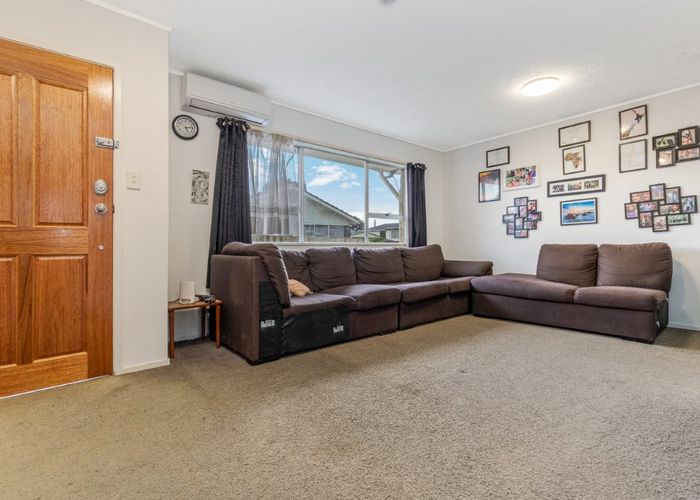  at 2/14 Suwyn Place, Weymouth, Auckland