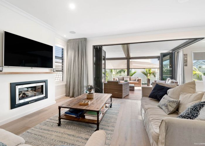  at 6 Islet Road, Long Bay, Auckland