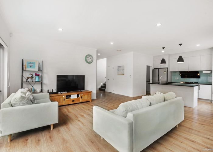  at 86 Pupuke Road, Hillcrest, Auckland