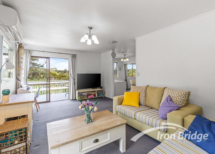  at 2/15 Ridgewood Crescent, Birkenhead, Auckland