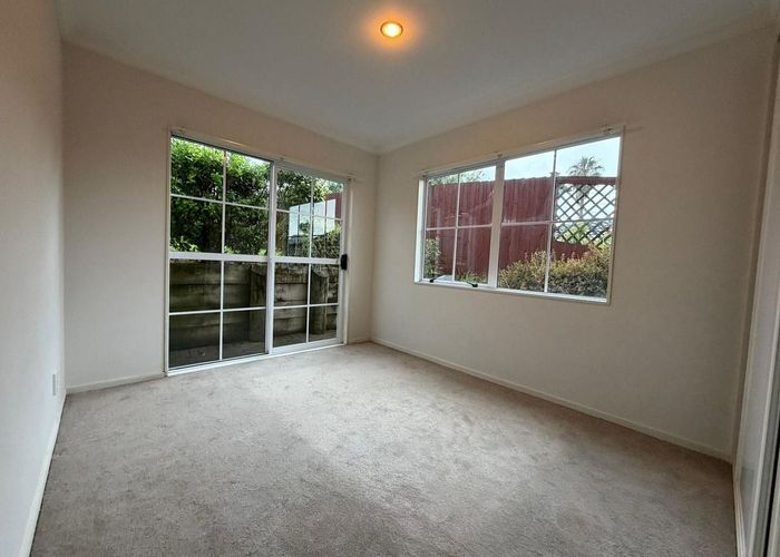  at 4 Zeus Avenue, Henderson, Waitakere City, Auckland
