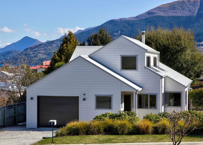  at 5 Cedar Drive, Kelvin Heights, Queenstown