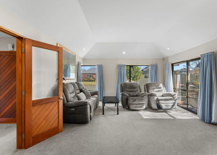  at 8 Claverley Gardens, Avonhead, Christchurch