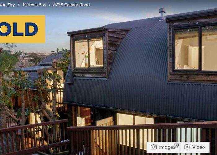  at 2/26 Colmar Road, Mellons Bay, Auckland