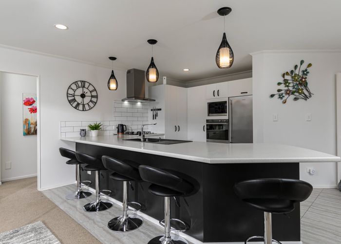  at 27 Summerland Drive, Henderson, Auckland