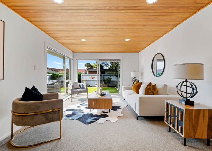  at 6 Skilling Place, Farm Cove, Manukau City, Auckland