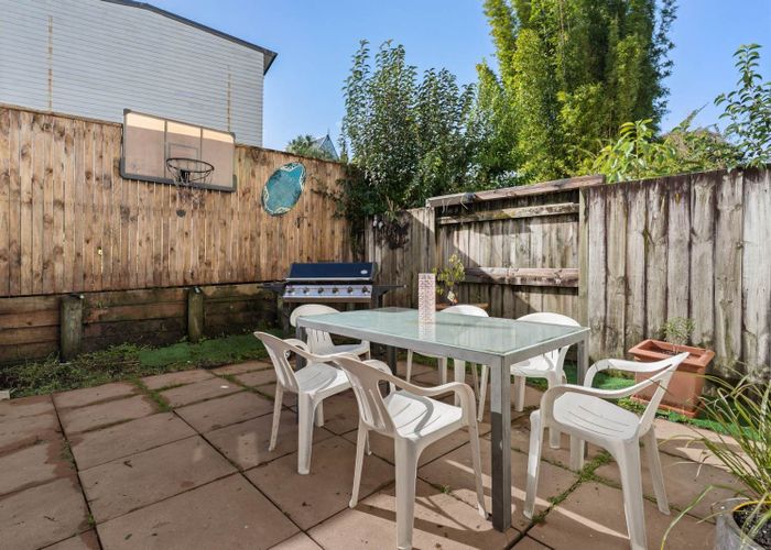  at 4 Verdale Circle, Glen Eden, Waitakere City, Auckland
